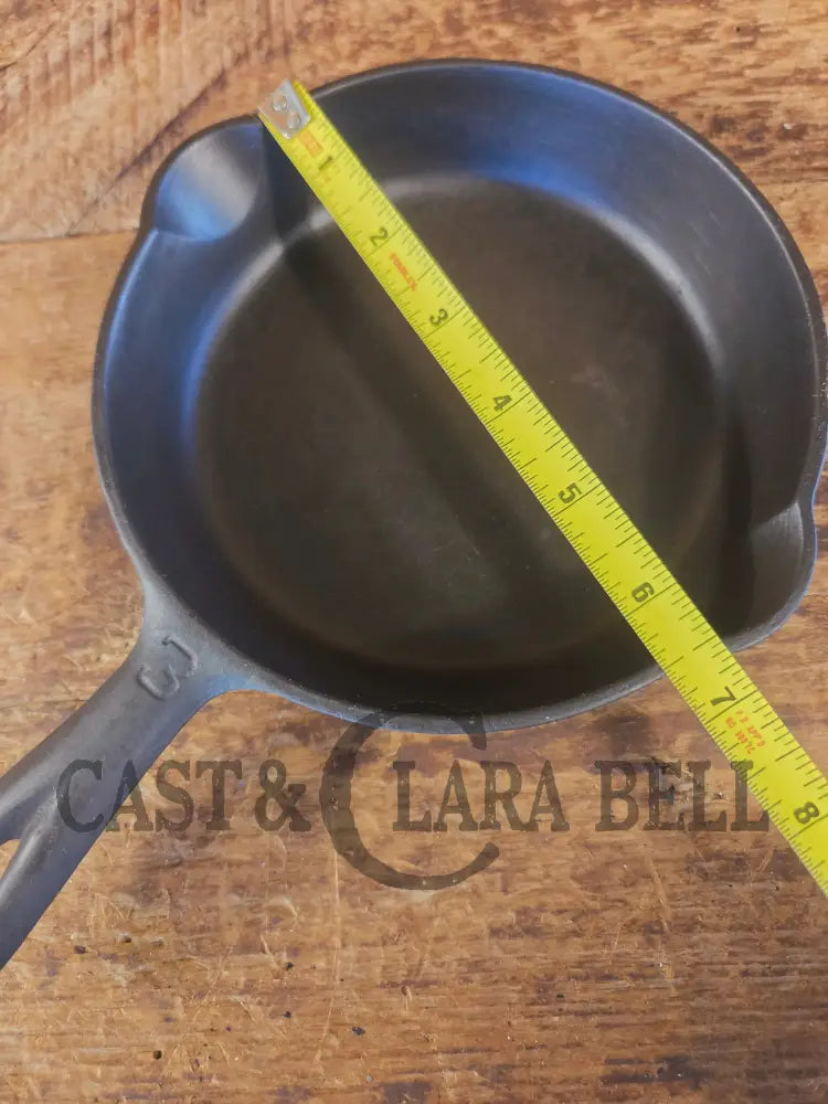 Must have egg skillet! Griswold #3 Skillet with Large Block Logo 709 - Skillet