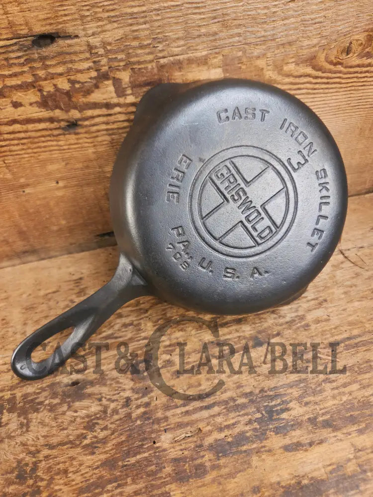 Must have egg skillet! Griswold #3 Skillet with Large Block Logo 709 Skillet