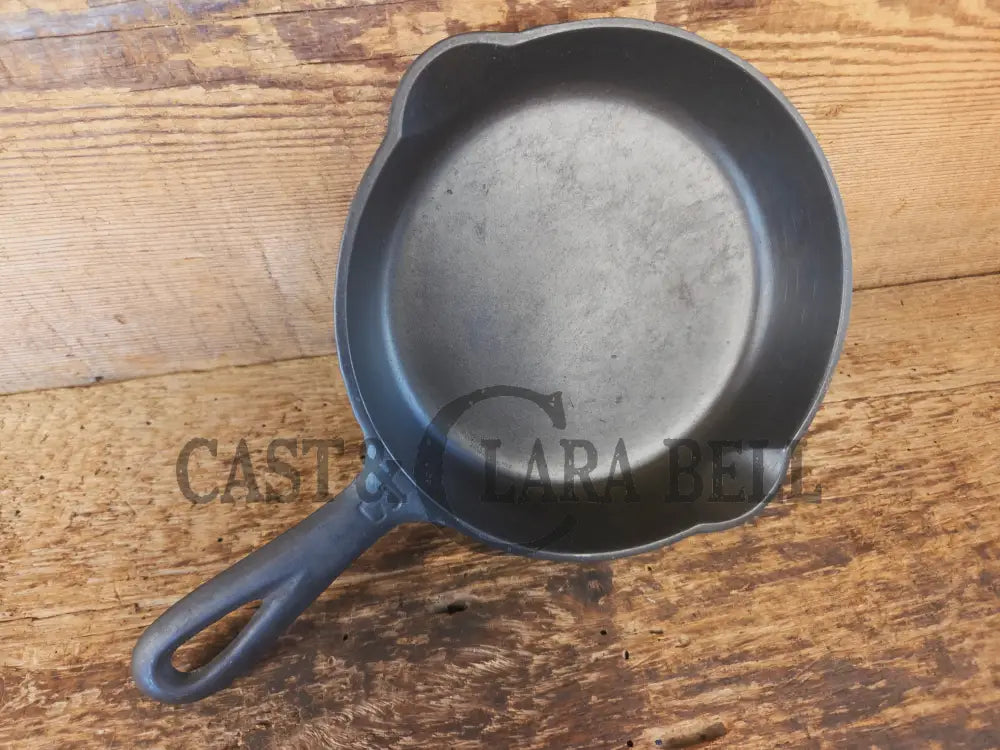 Must have egg skillet! Griswold #3 Skillet with Large Block Logo 709 - Skillet