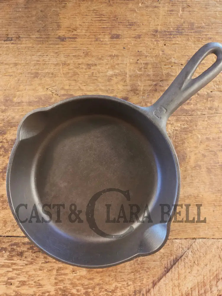 Must have egg skillet! Griswold #3 Skillet with Large Block Logo 709 - Skillet