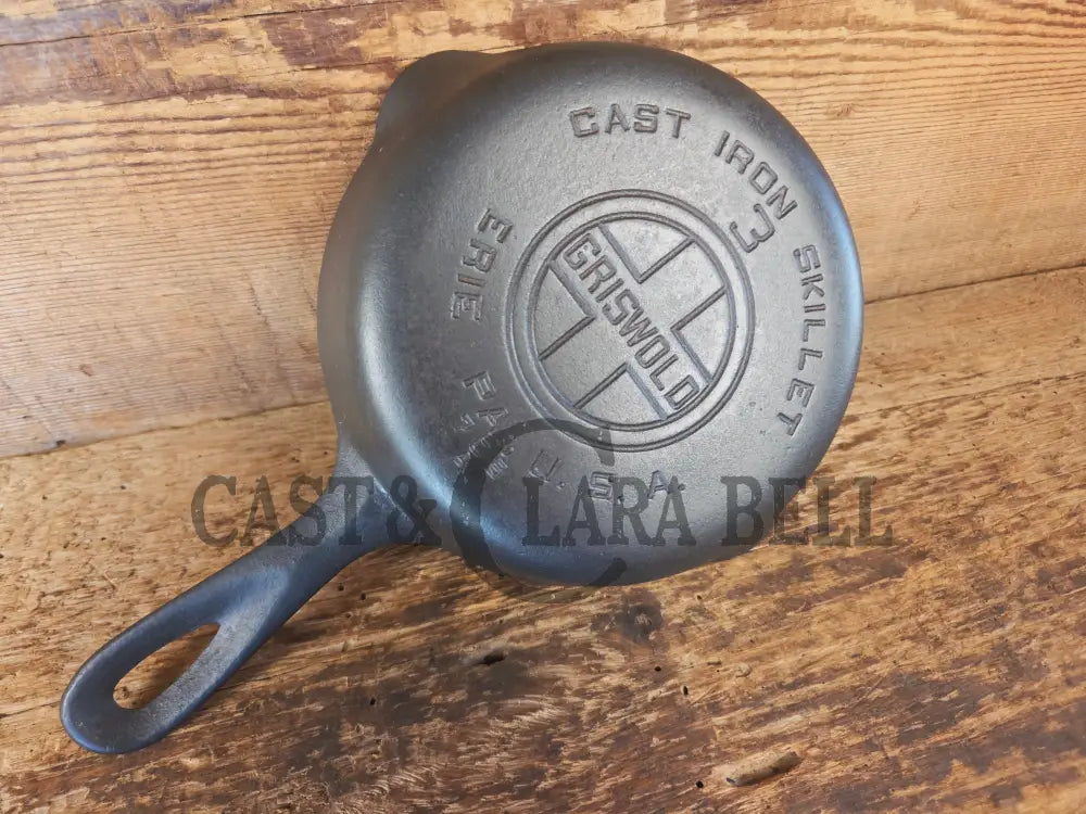 Must have egg skillet! Griswold #3 Skillet with Large Block Logo 709 A - Skillet