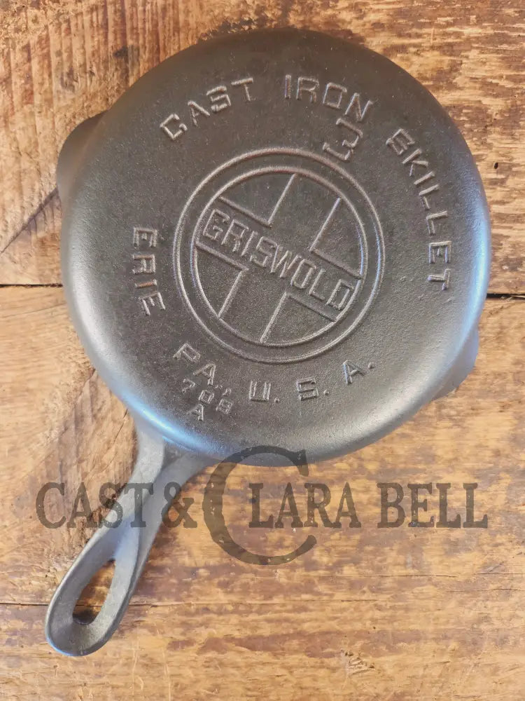 Must have egg skillet! Griswold #3 Skillet with Large Block Logo 709 A - Skillet