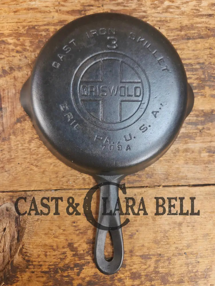 Must have egg skillet! Griswold #3 Skillet with Large Block Logo 709 B Skillet