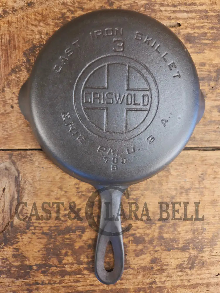 Must have egg skillet! Griswold #3 Skillet with Large Block Logo 709 B - Skillet