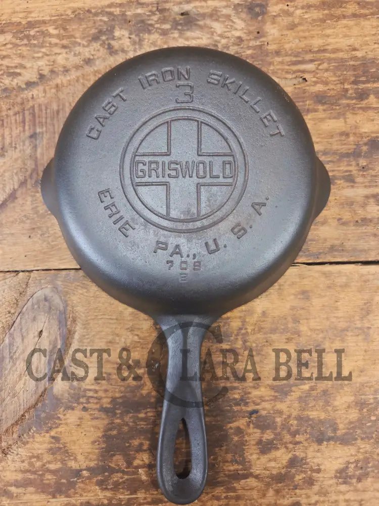 Must have egg skillet! Griswold #3 Skillet with Large Block Logo 709 B - Skillet