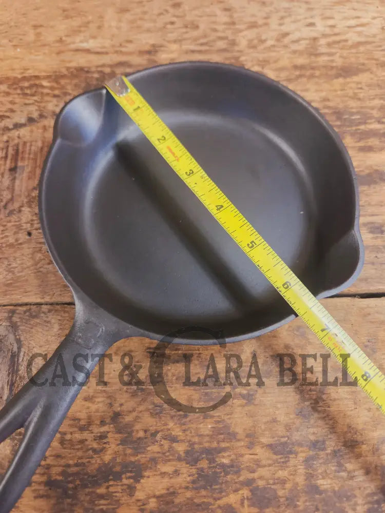 Must have egg skillet! Griswold #3 Skillet with Large Block Logo 709 B - Skillet