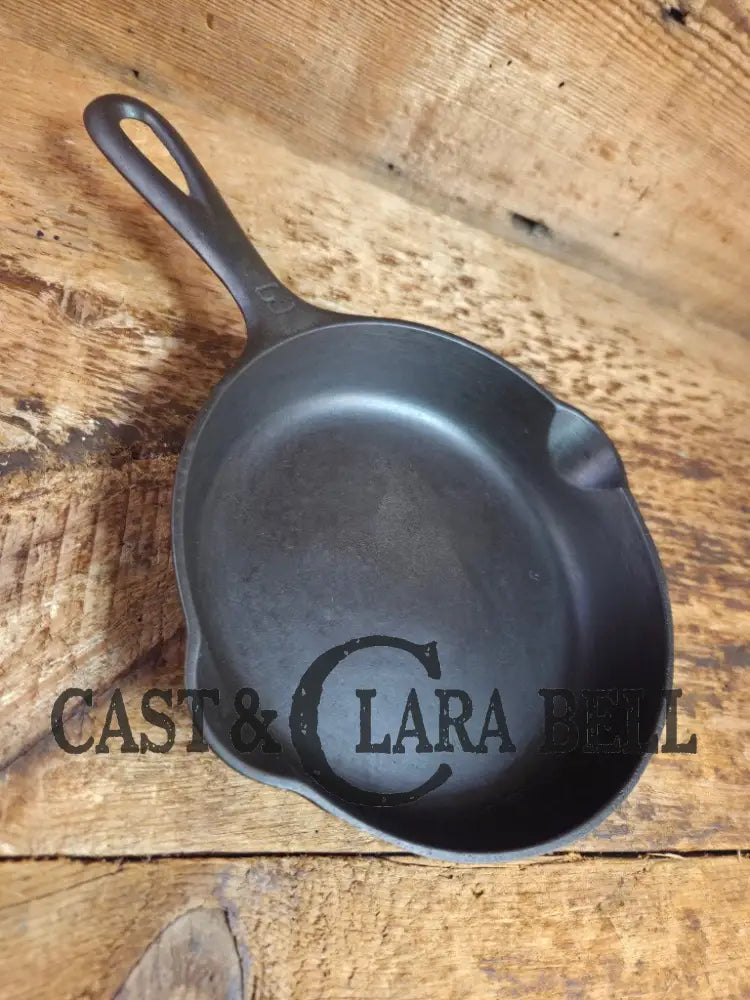 Must have egg skillet! Griswold #3 Skillet with Large Block Logo 709 B Skillet