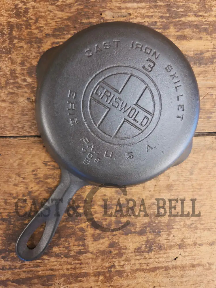 Must have egg skillet! Griswold #3 Skillet with Large Block Logo 709 B - Skillet