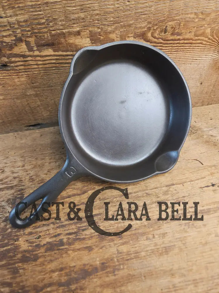 Must have egg skillet! Griswold #3 Skillet with Large Block Logo 709 B Skillet
