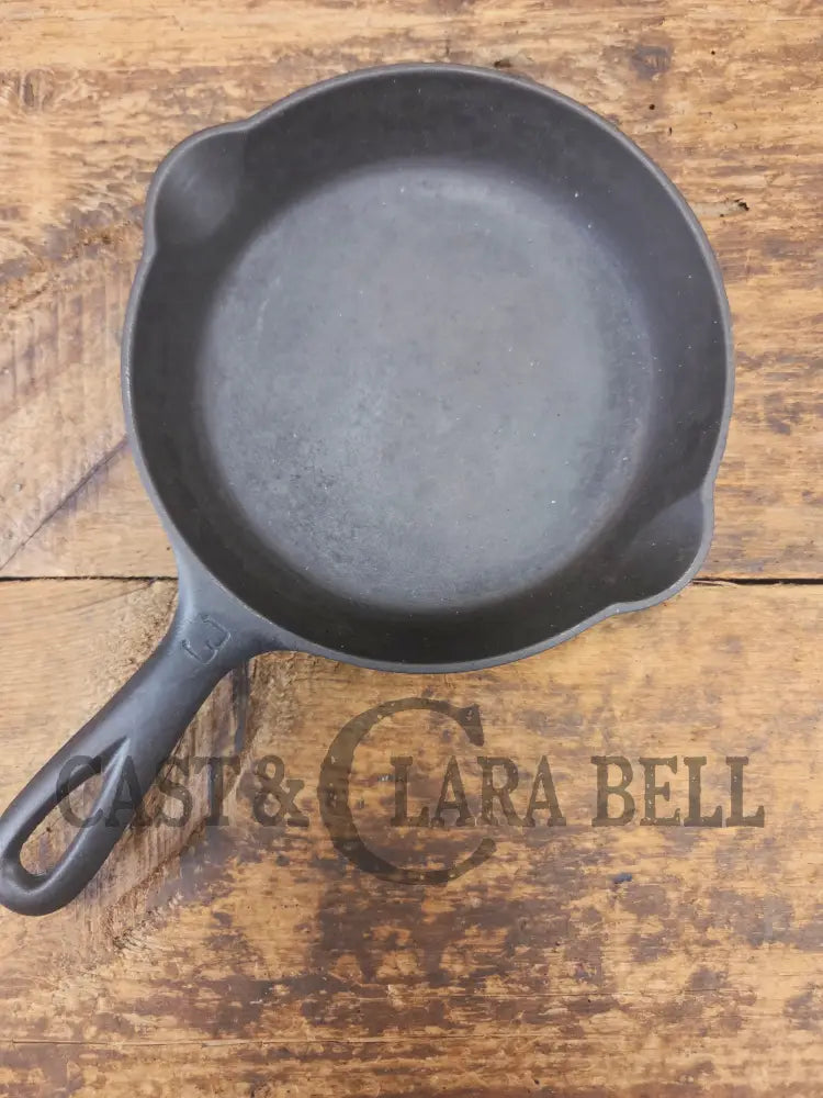 Must have egg skillet! Griswold #3 Skillet with Large Block Logo 709 B - Skillet