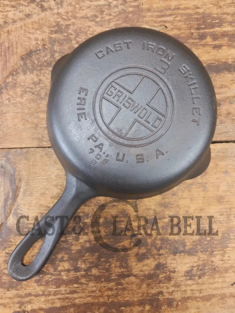 Must have egg skillet! Griswold #3 Skillet with Large Block Logo 709 B - Skillet