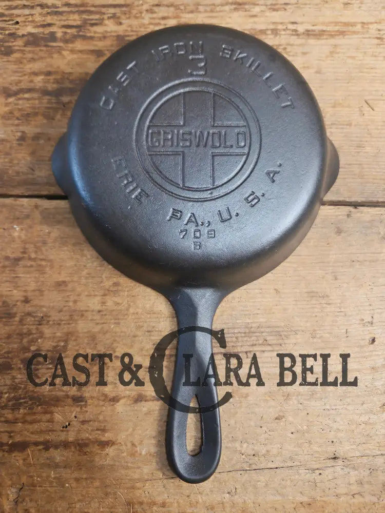 Must have egg skillet! Griswold #3 Skillet with Large Block Logo 709 B Skillet