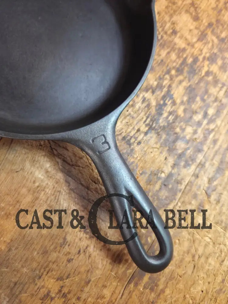 Must have egg skillet! Griswold #3 Skillet with Large Block Logo 709 B Skillet