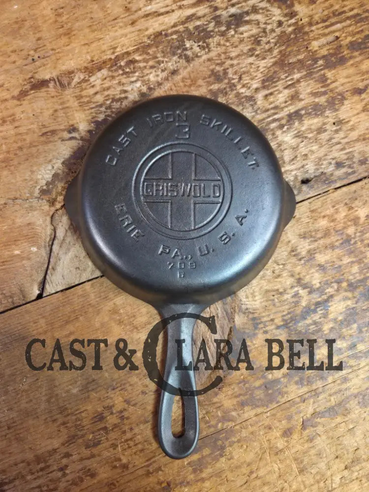 Must have egg skillet! Griswold #3 Skillet with Large Block Logo 709 B Skillet