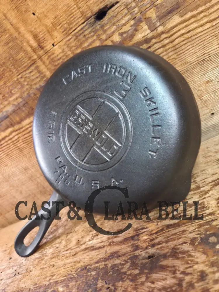 Must have egg skillet! Griswold #3 Skillet with Large Block Logo 709 B Skillet