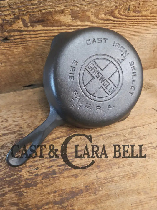 Must have egg skillet! Griswold #3 Skillet with Large Block Logo 709 B Skillet