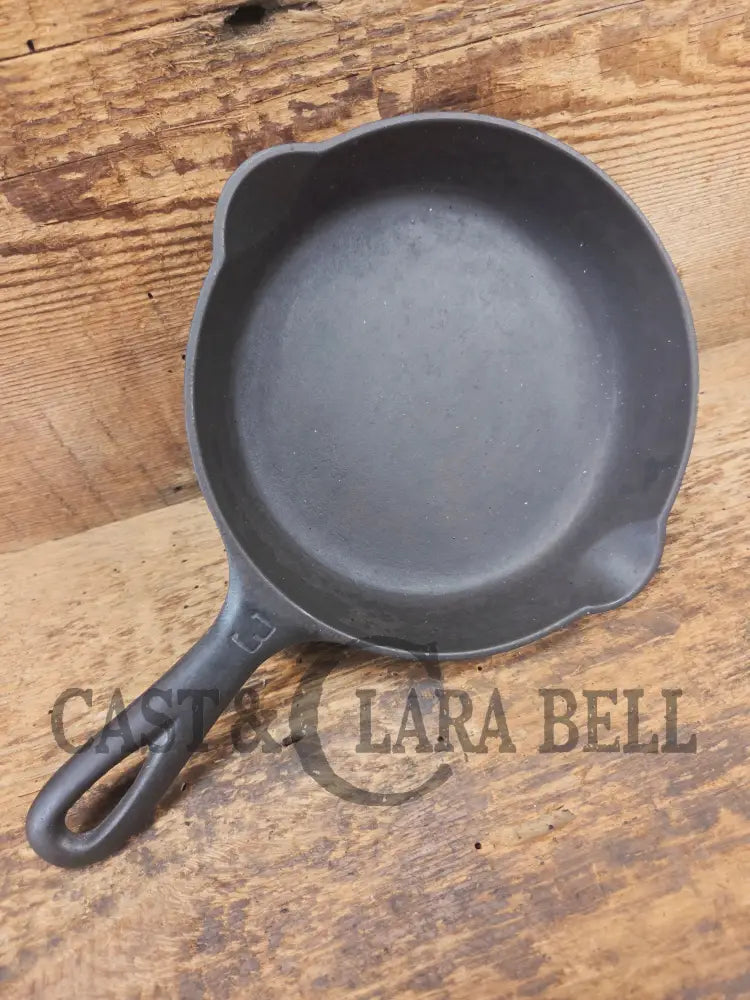 Must have egg skillet! Griswold #3 Skillet with Large Block Logo 709 B - Skillet