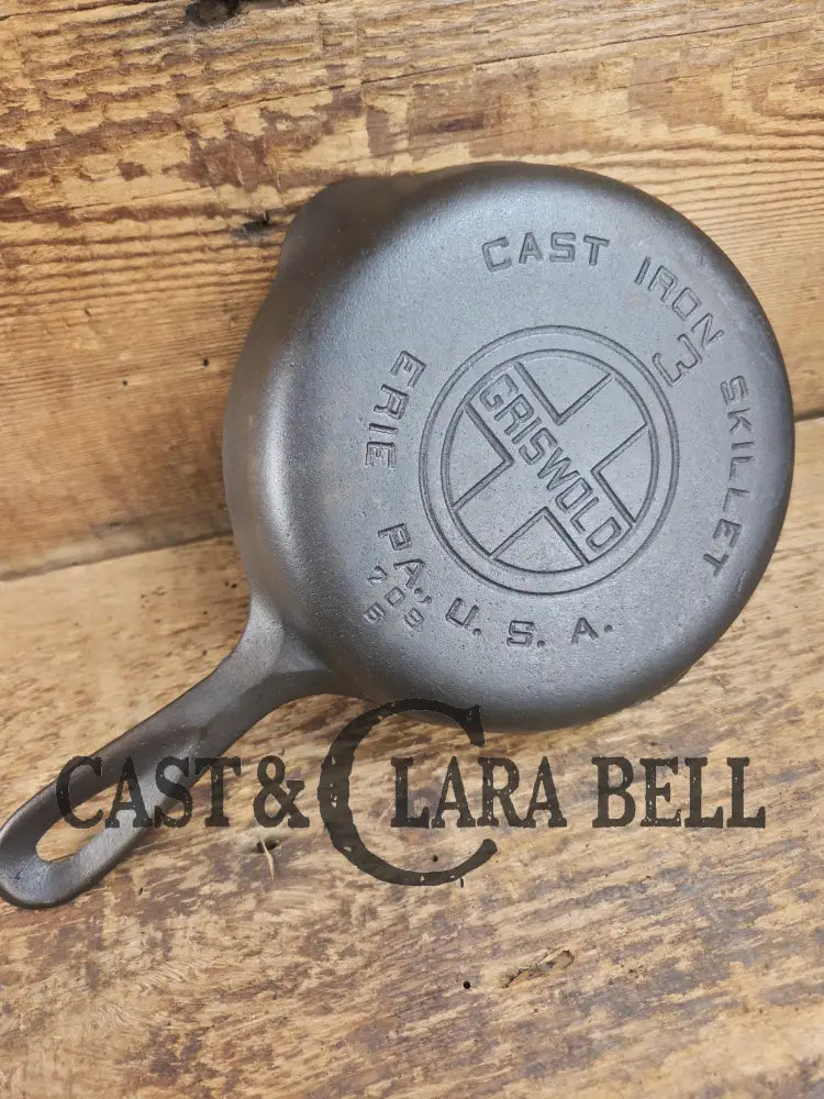 Must have egg skillet! Griswold #3 Skillet with Large Block Logo 709 B SC24 Skillet