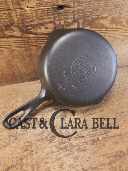 Must Have Egg skillet! Griswold No. 3 Skillet with Small Block Logo Erie PA 709 H DASH. Restored and Ready to Use!
