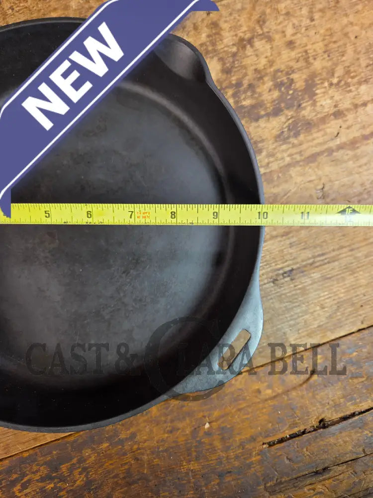 Oh my! Hard to find 1940’s Hammered finish Griswold No. 8 cast iron skillet 2008 with matching hinged skillet top 2040