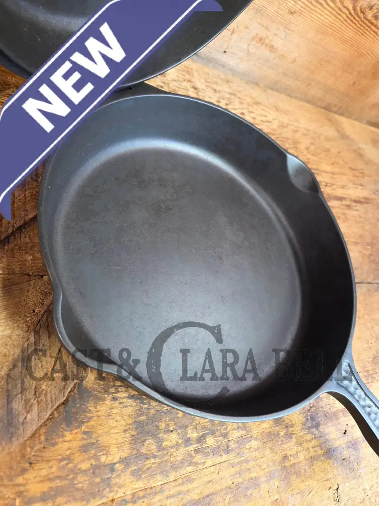 Oh my! Hard to find 1940’s Hammered finish Griswold No. 8 cast iron skillet 2008 with matching hinged skillet top 2040
