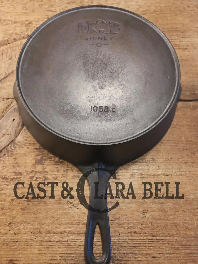 The Classic! 1924 Wagner Ware Sidney -O- #8 Skillet with Heat Ring and Stylized Logo 1058 E Skillet