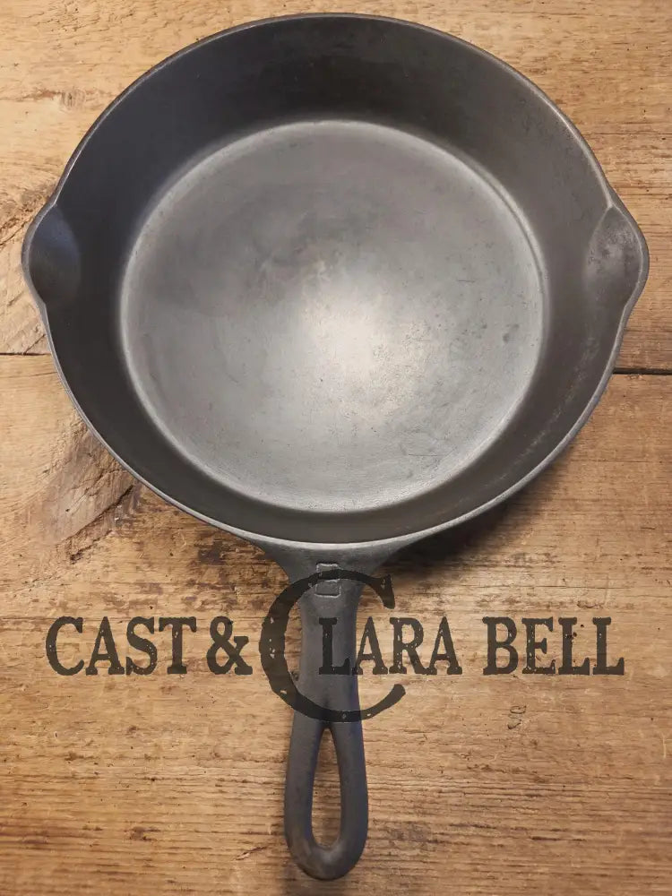 Our Best seller! 1930’s Griswold #8 Cast Iron Skillet with Large Block Logo 704 H Skillet