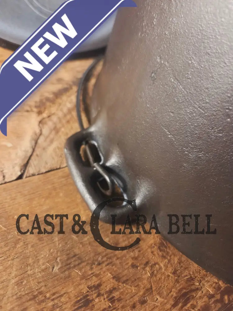 Phenomenal! Very rare 1910’s Griswold Size #11 (2634) Dutch Oven with Slant Logo and (2636) Lid. One you don’t see