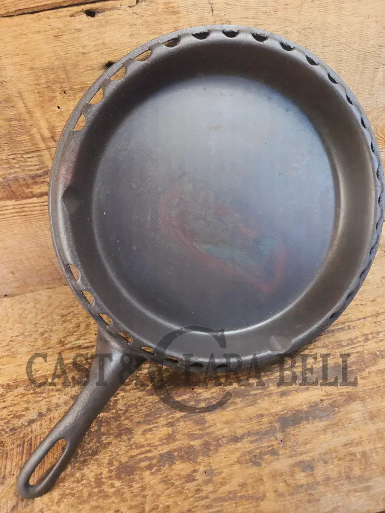 Pretty unique piece! Griswold Odorless skillet 869. Utility Skillet - Skillet