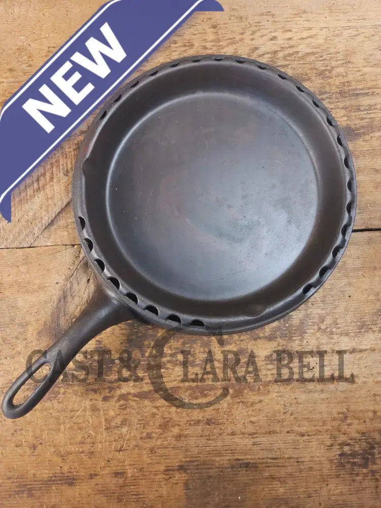 Pretty unique piece! Griswold Odorless skillet 869. Utility Skillet - Skillet