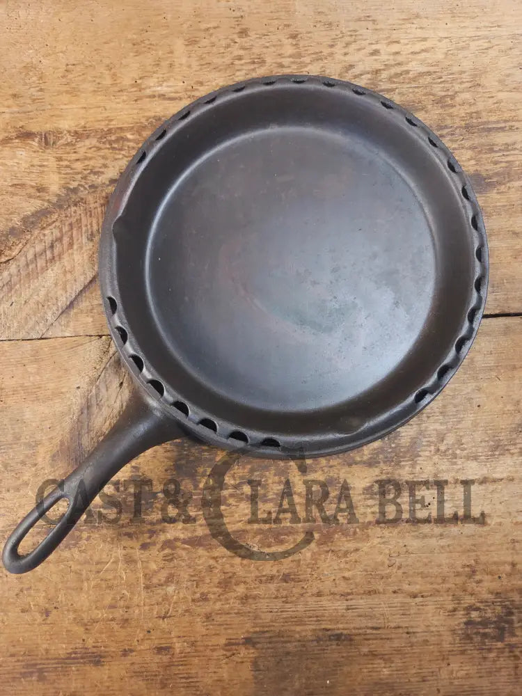 Pretty unique piece! Griswold Odorless skillet 869. Utility Skillet - Skillet