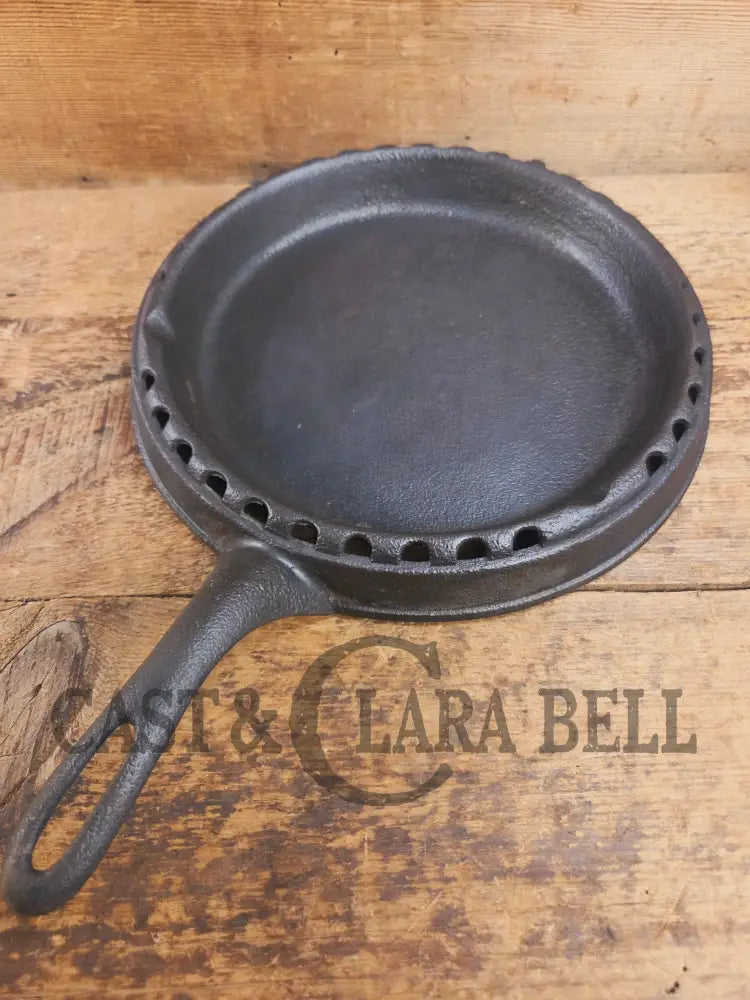 Pretty unique piece! Griswold Odorless skillet. Priced to sell Skillet