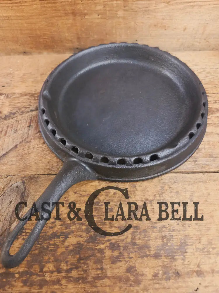 Pretty unique piece! Griswold Odorless skillet. Priced to sell Skillet