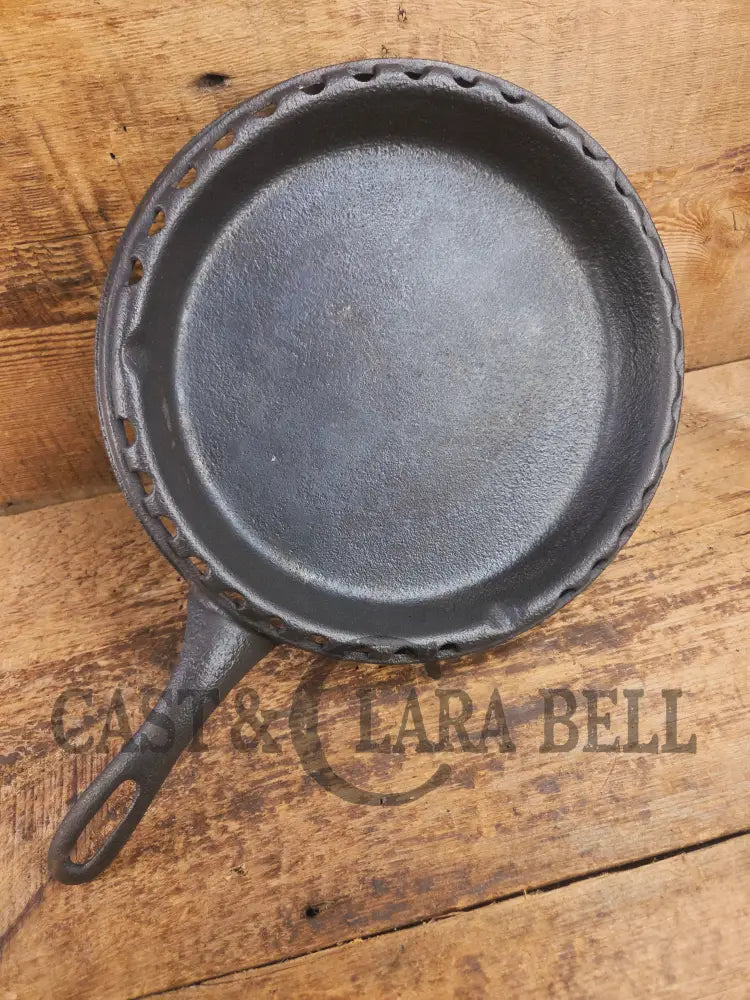 Pretty unique piece! Griswold Odorless skillet. Priced to sell Skillet