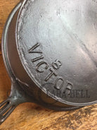 Pretty unique piece! Victor Stove Works brand #8 ’Odorless’ deep skillet. Beautiful Skillet