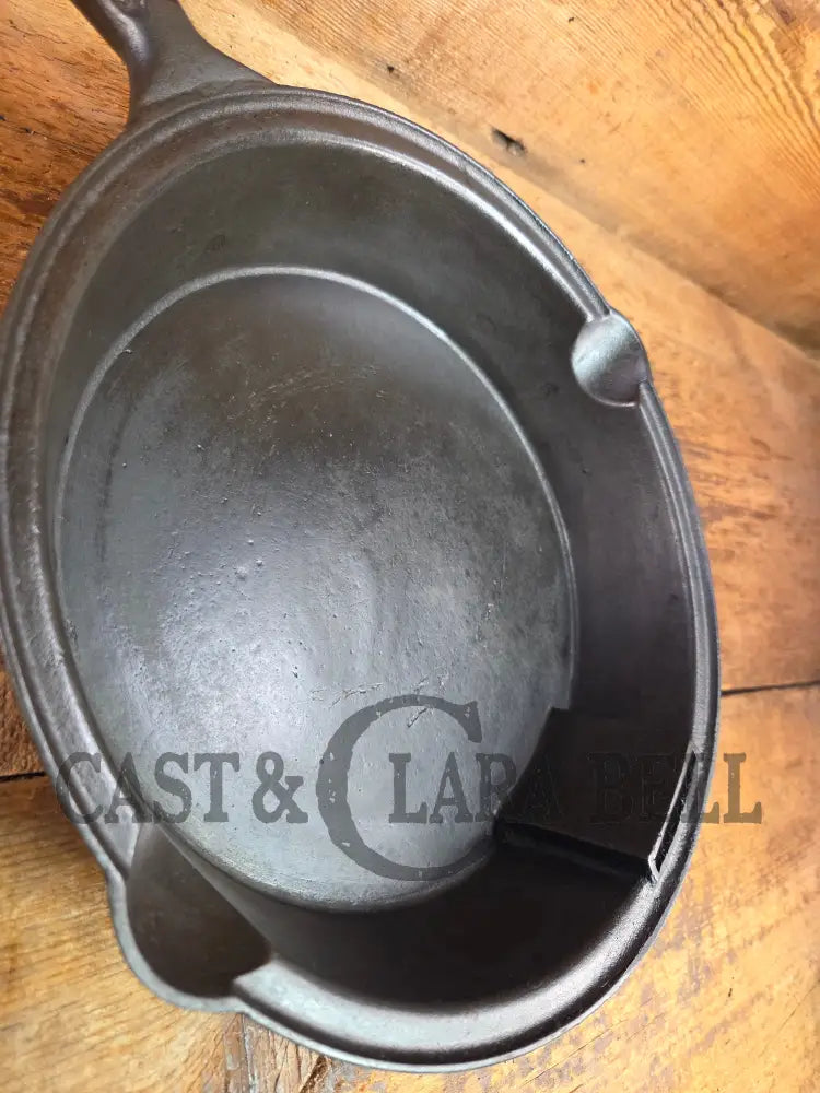 Pretty unique piece! Victor Stove Works brand #8 ’Odorless’ deep skillet. Beautiful Skillet