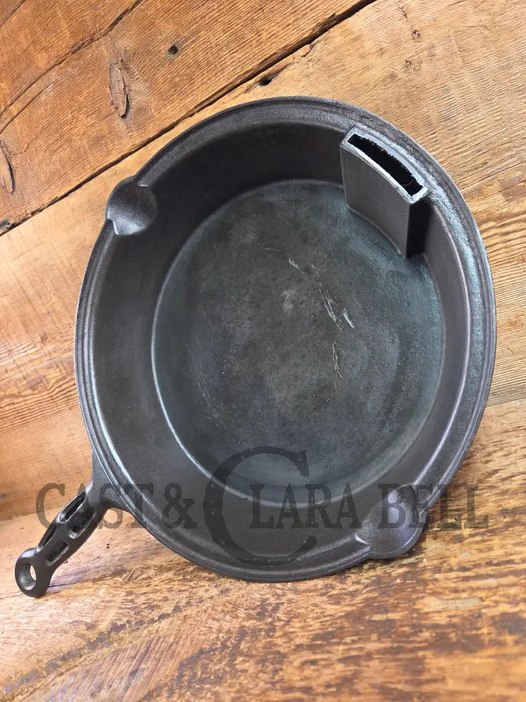 Pretty unique piece! Victor Stove Works brand #8 ’Odorless’ deep skillet. Beautiful Skillet