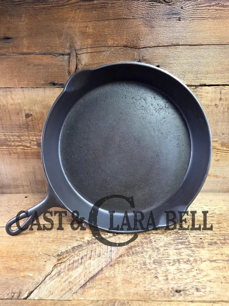 Price to Sell! HUGE 1920’s Wagner Sidney O #12 ’Arc Straight’ Skillet with Heat Ring. Fantastic daily user Skillet