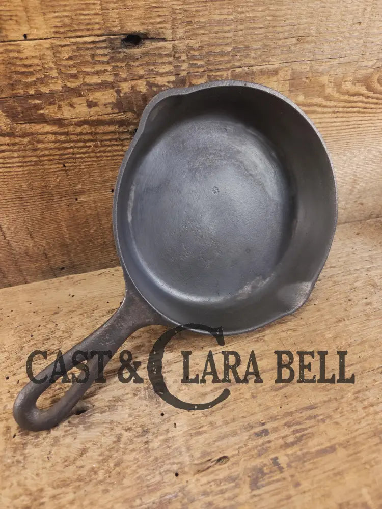 Priced to sell! 1910’s Lodge #3 Skillet with Heat Ring and Arc Logo! Perfect egg skillet for any cook! Skillet