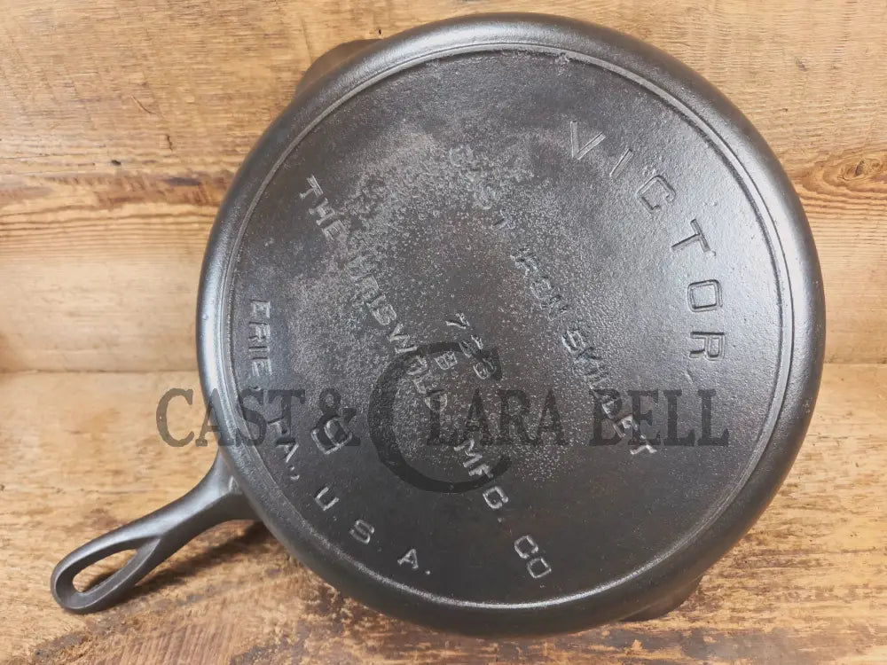 Priced to Sell! 1920’s Griswold’s Victor #9 Skillet with Heat Ring 723. Awesome daily user! - Skillet
