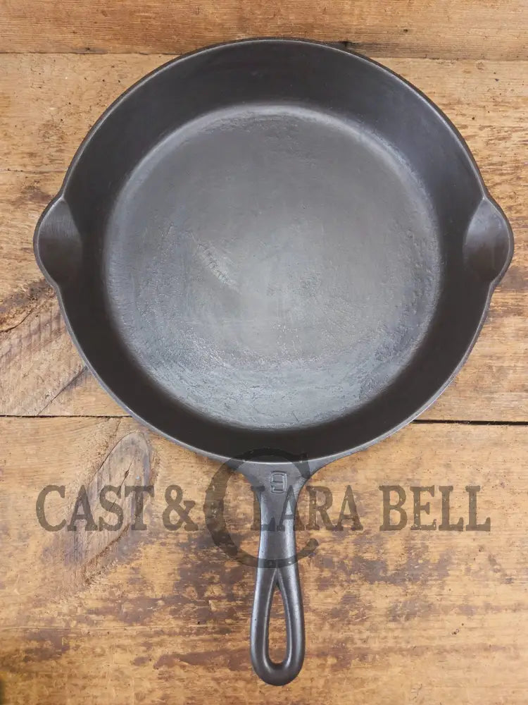 Priced to Sell! 1920’s Griswold’s Victor #9 Skillet with Heat Ring 723. Awesome daily user! - Skillet