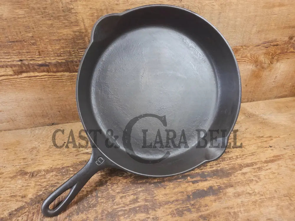 Priced to Sell! 1920’s Griswold’s Victor #9 Skillet with Heat Ring 723. Awesome daily user! - Skillet