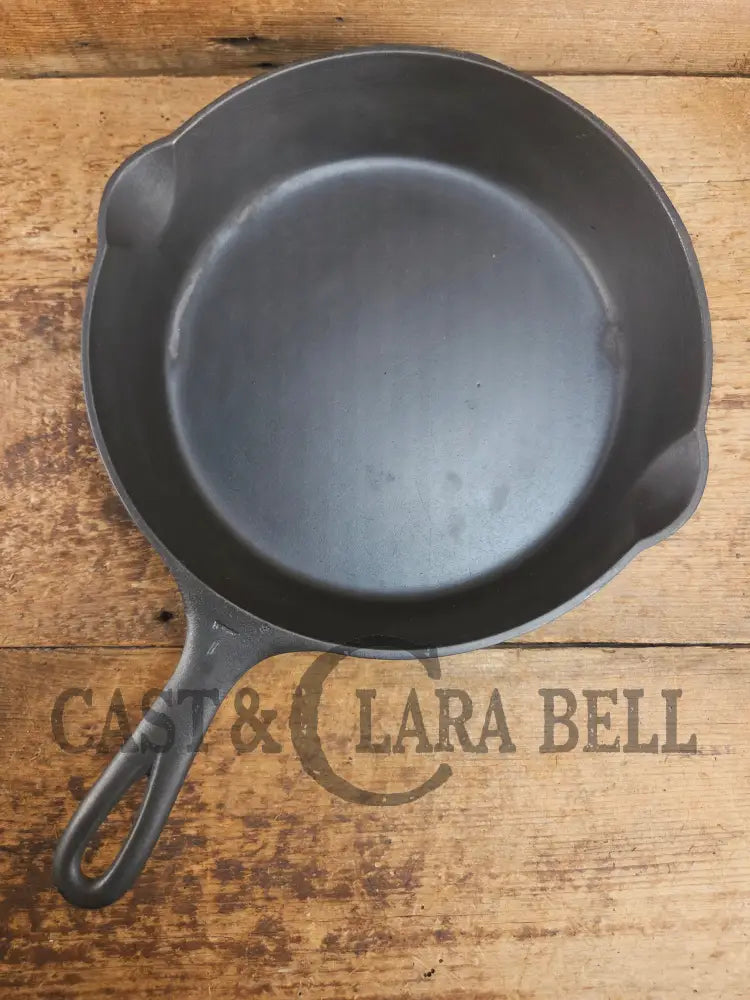 Priced to sell! 1930’s Griswold #7 Skillet w Large Block Logo Smooth Bottom 701. See description Skillet