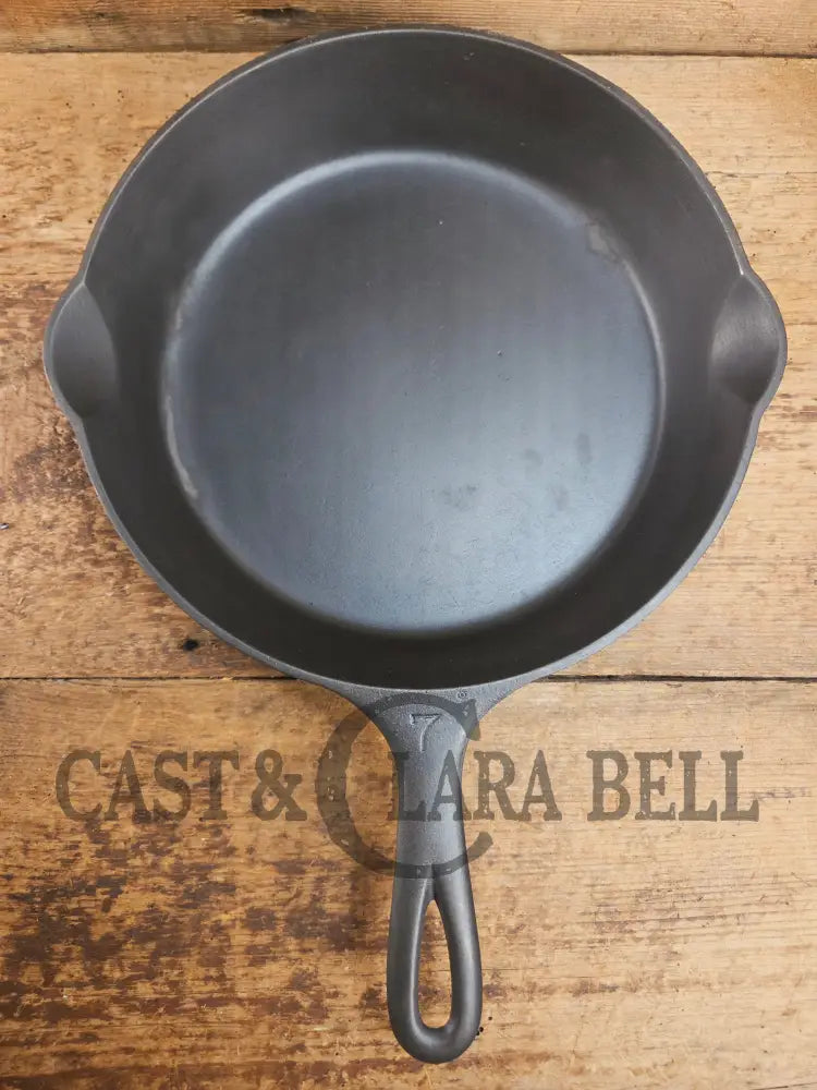 Priced to sell! 1930’s Griswold #7 Skillet w Large Block Logo Smooth Bottom 701. See description Skillet