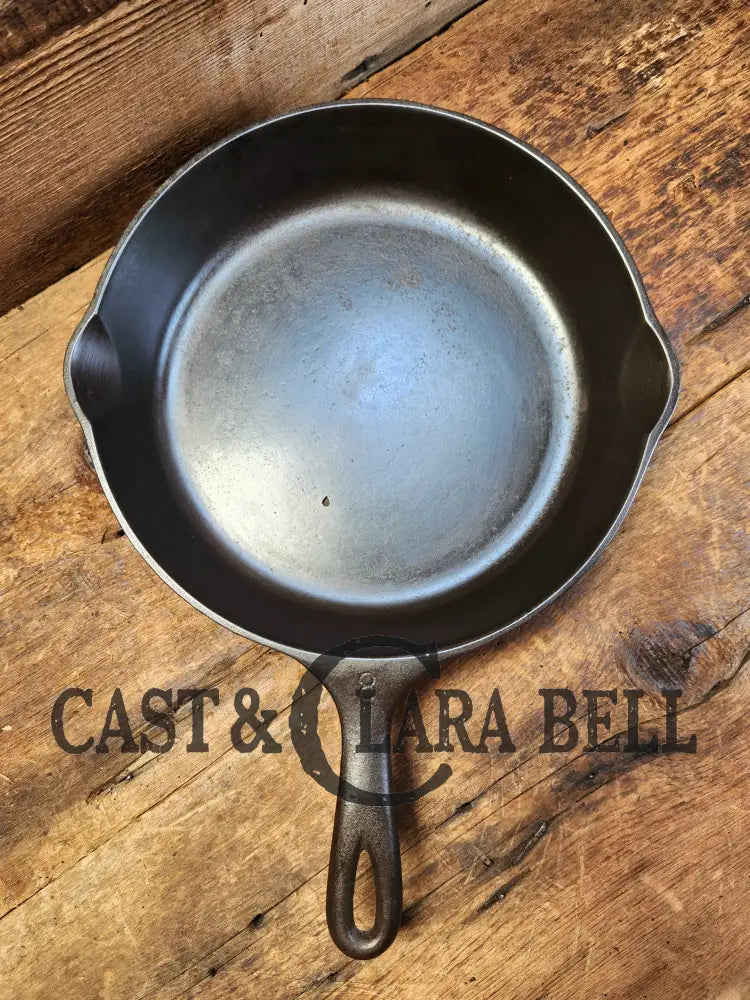 Priced To Sell! 1930’S Wagner Ware #8 Cast Iron Skillet With Stylized Logo 1058 S Shift Mark.