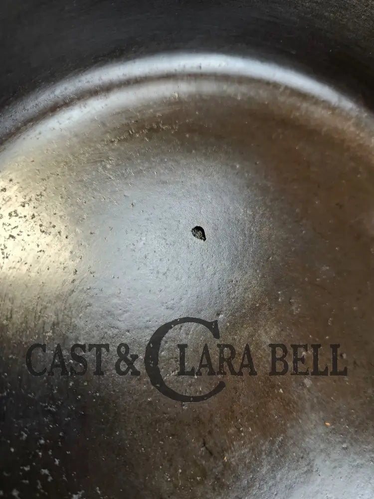 Priced To Sell! 1930’S Wagner Ware #8 Cast Iron Skillet With Stylized Logo 1058 S Shift Mark.