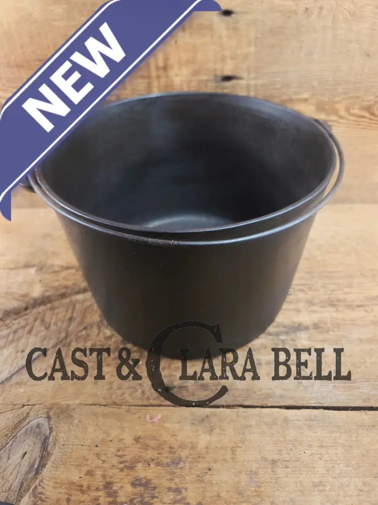 Priced to Sell and not seen often. 1930’s #7 Favorite Piqua flat bottom kettle. PERFECT daily user for soups stews and