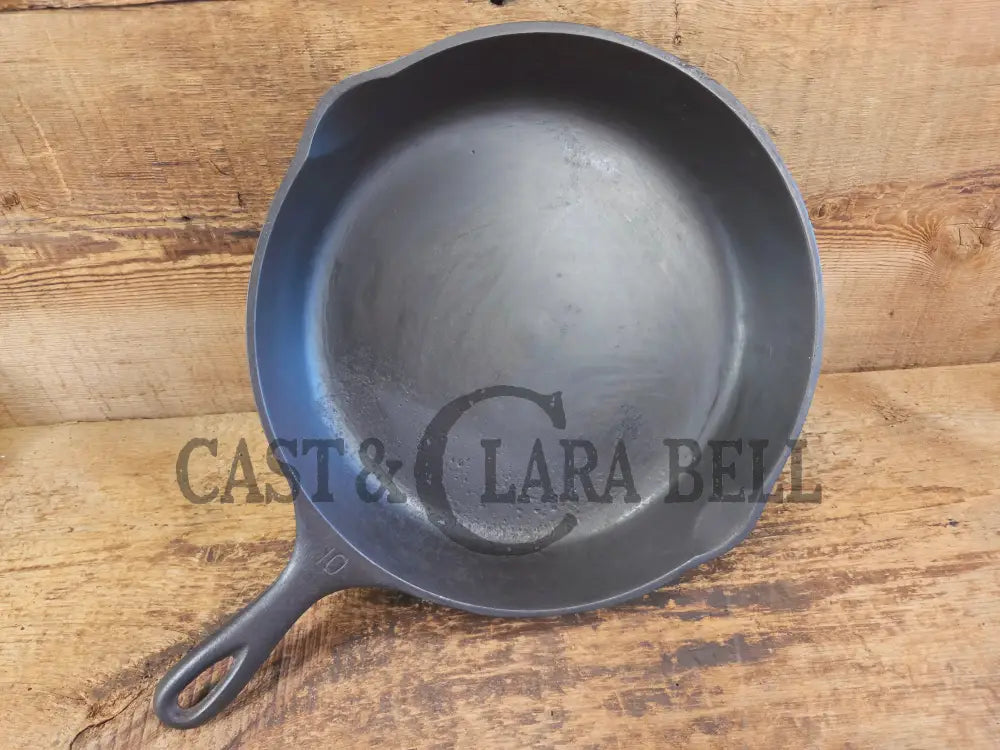 Priced to Sell! Big 1930’s Wagner Ware #10 Cast Iron Skillet with Stylized Logo 1060 C. Great Bacon skillet! - Skillet