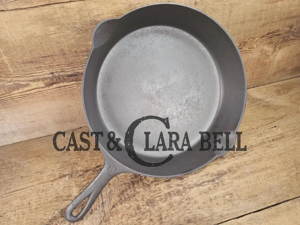 Priced to Sell! Big 1940’s Griswold #10 Skillet Small Block Logo Smooth bottom 716 C. See description for details SC24