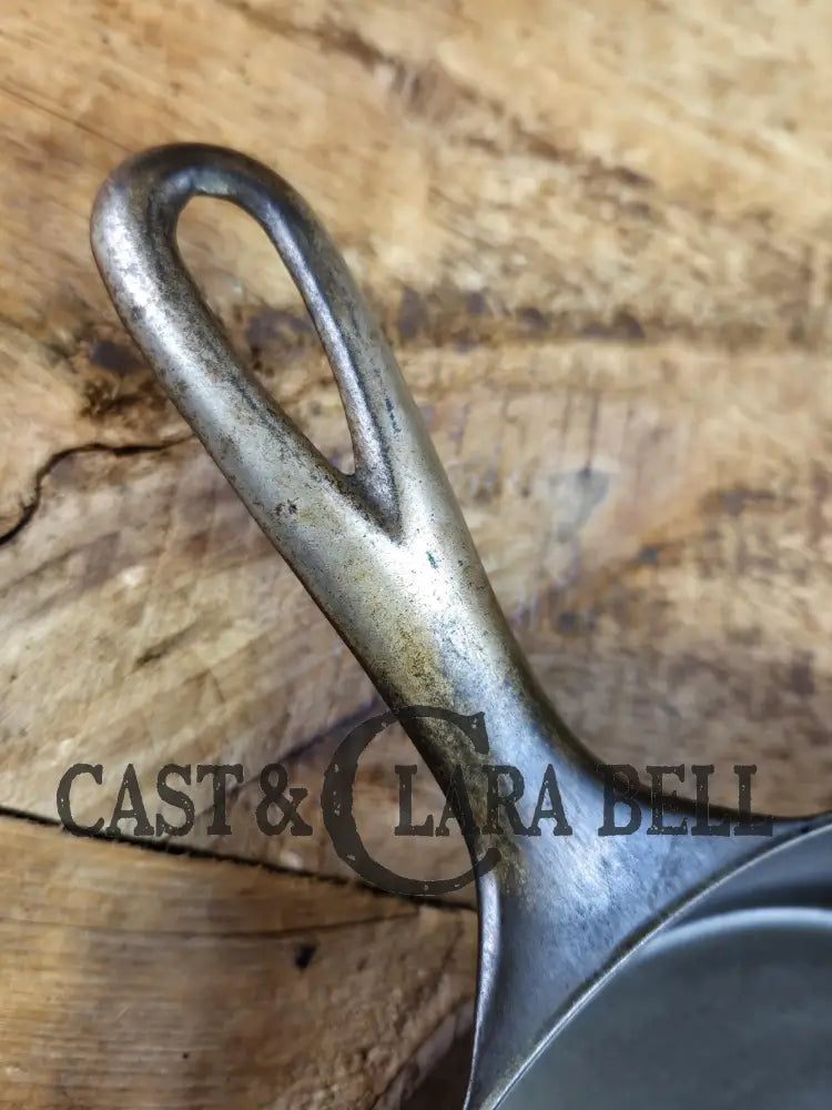 Priced to Sell Great bacon skillet. Early 1900’s Wagner made large ’Arc Logo’ #7 Cast Iron Skillet. Daily workhorse!